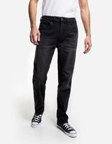 Straight model - crno