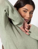 Pleteni pulover - V-izrez - zeleno