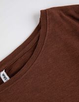 T-s&auml;rk - &uuml;hev&auml;rviline - tumepruun