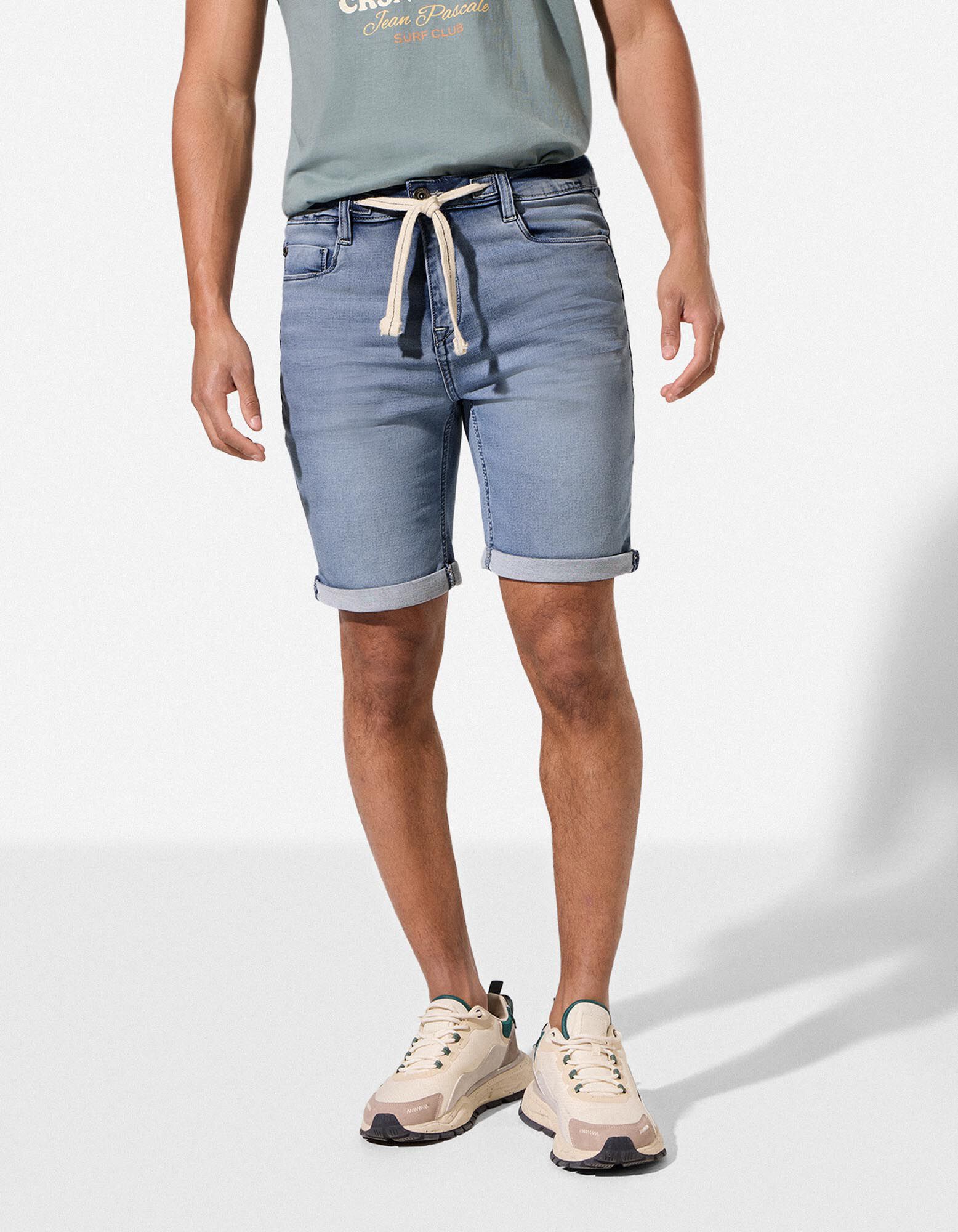 Short - D&eacute;tail nou&eacute; - bleu clair