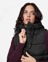 Tepitud vest - reguleeritav äär - must