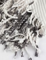 szal - nadruk na całej powierzchni - bialy