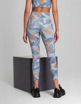 Tamprės - Kvėpuoja - sviesiai pilkas