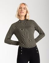 Hossz&uacute; ujj&uacute; felső - LENZING&trade; ECOVERO&trade; - s&ouml;t&eacute;tz&ouml;ld