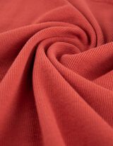 Ujjatlan felső - Csipker&aacute;t&eacute;ttel - m&eacute;lyv&ouml;r&ouml;s