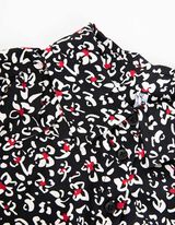 Ko&scaron;eľov&aacute; bl&uacute;zka - Kvetovan&yacute; vzor - cierna