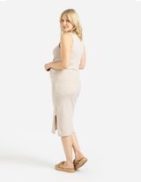 Motinystės suknelė - Pabrėžiantis figūrą - smelio spalvos