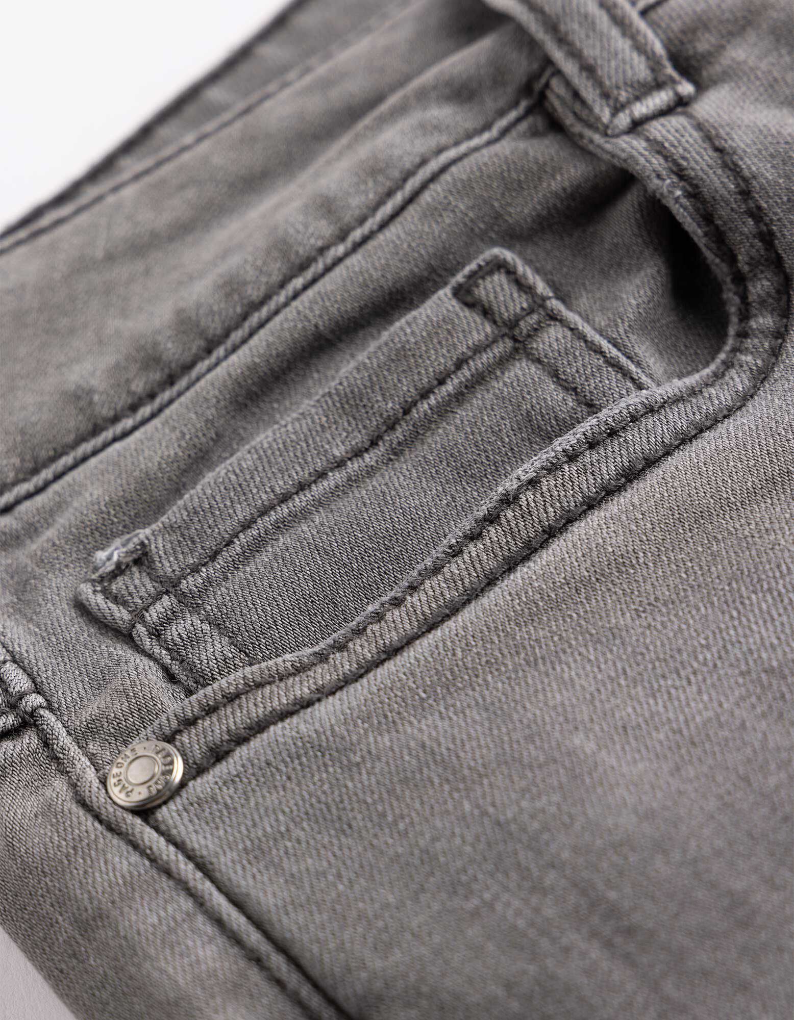 Dž&iacute;ny - Velmi přil&eacute;hav&yacute; střih Skinny Fit - seda