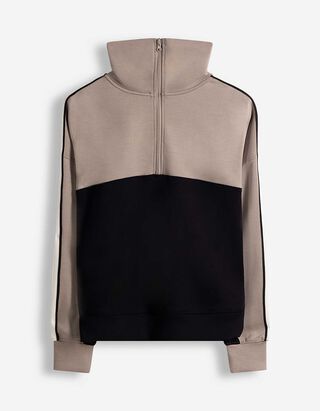 troyer svetr - Obsah modalu - cern&aacute;