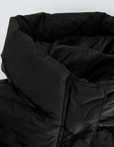 Kab&aacute;t - V&iacute;zlepergető - fekete