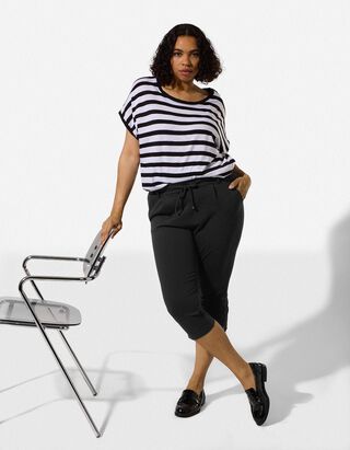 Capri nohavice - Skinny Fit - Čierna