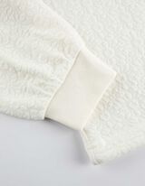 sweter - troczek na dole - bialy