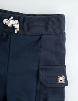 Nohavice teplákového strihu - Našité vrecká - tmavomodra