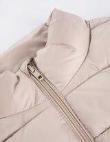 Prošívaná vesta - Stojáček - svetle šedá