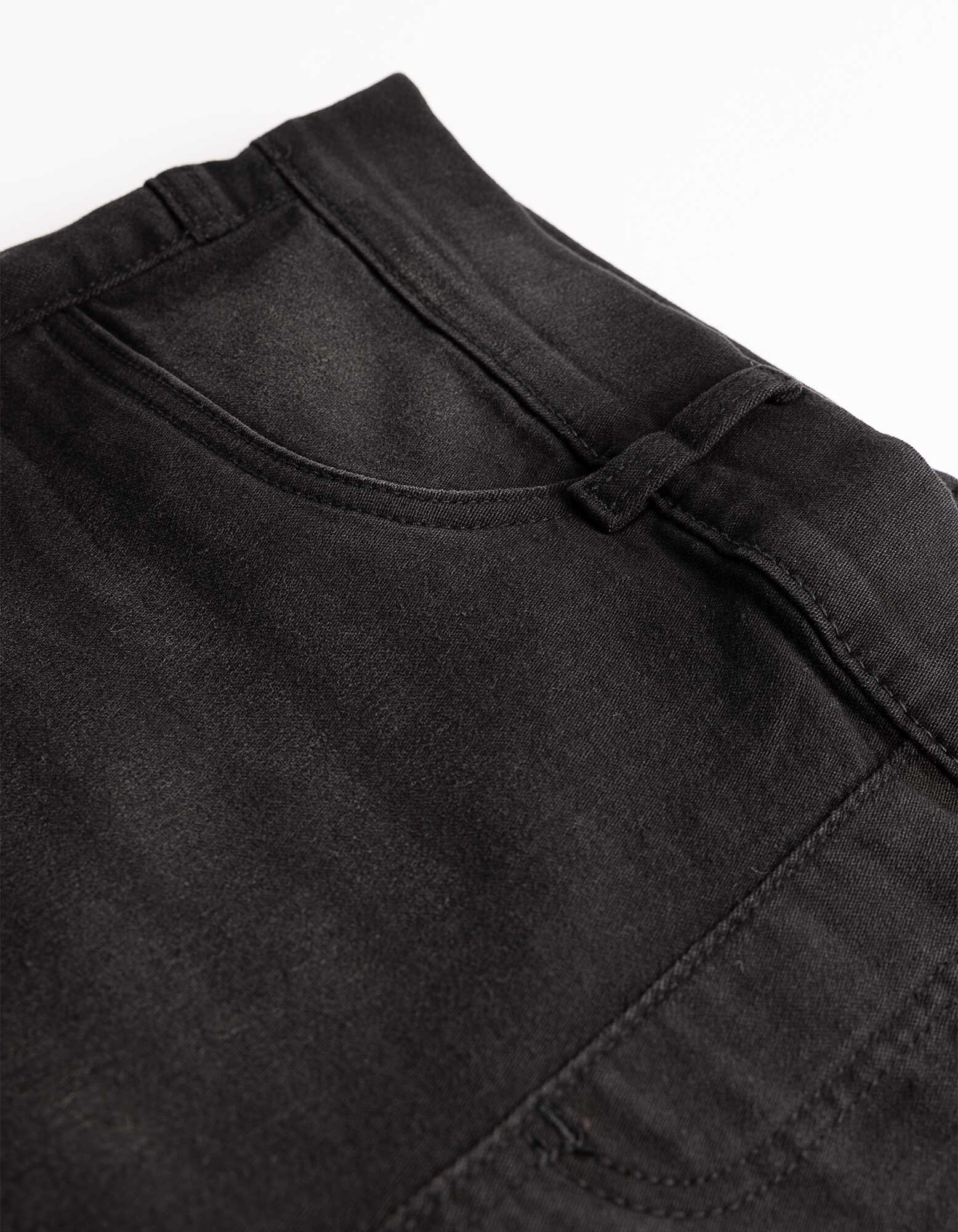 Kapri hlače - Kroj Skinny Fit - črna