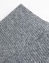 Dzianinowa sukienka - golf - szary