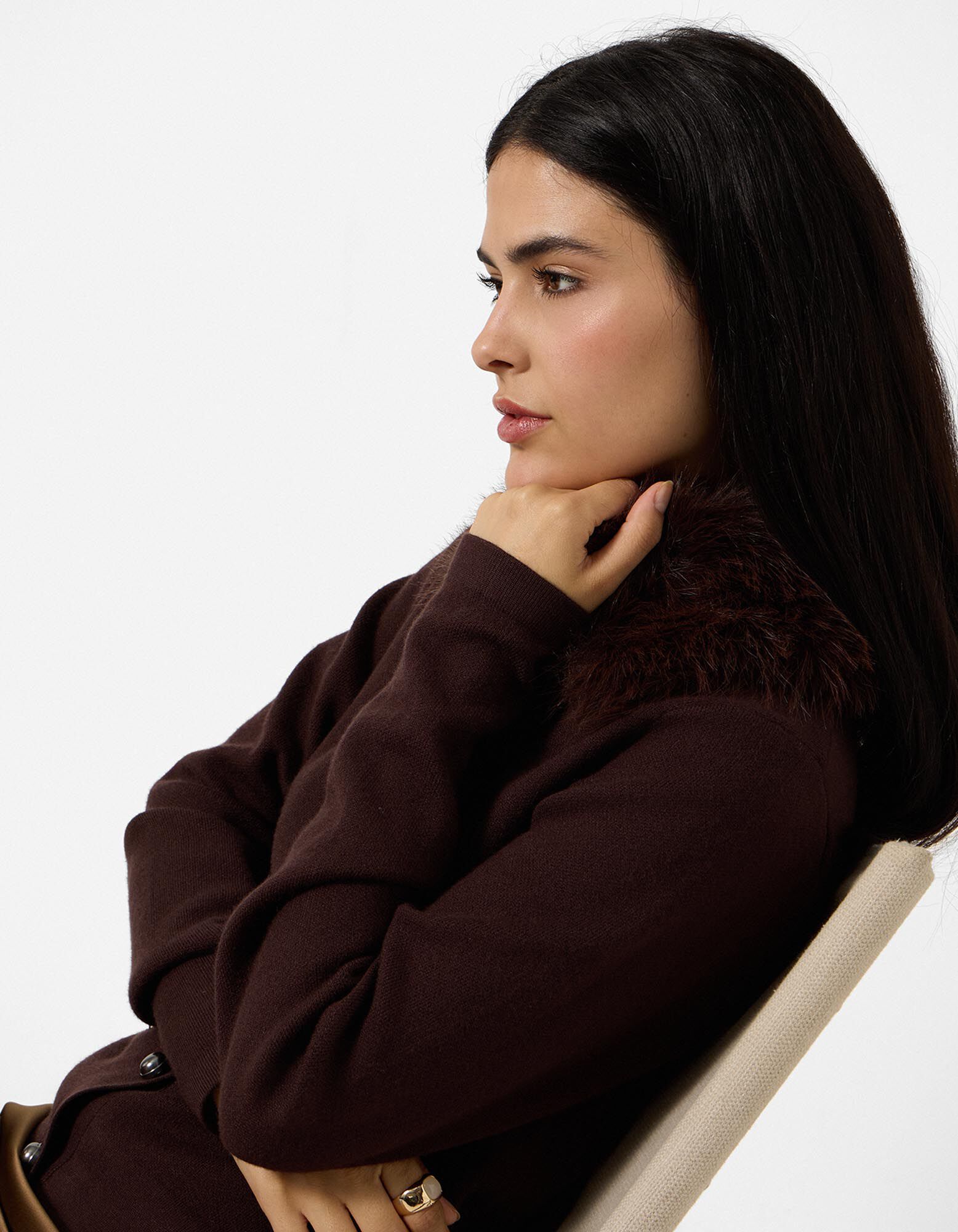 Cardigan - Col en fausse fourrure amovible - brun fonc&eacute;