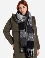 szal - frędzle na krawędziach - czarny