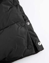 Kab&aacute;t - V&iacute;zlepergető - fekete