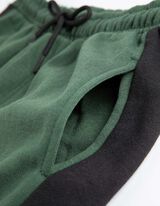 spodnie joggingowe - troczek na dole - zielony