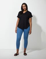 Felső - V-kiv&aacute;g&aacute;s - fekete