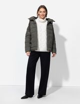 Dygsniuota striukė - Įvertas rai&scaron;telis apačioje - tamsiai zalias