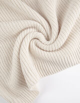 Pletený sveter - Čipková podsádka - bezova