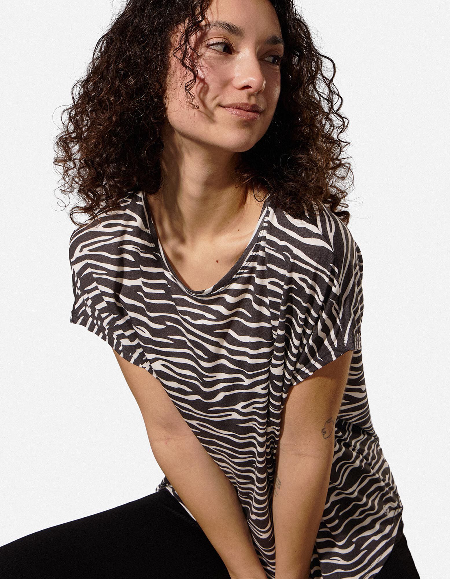 T-shirt - Zebrapatroon - Zwart