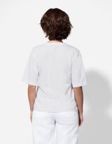 T-s&auml;rk - lisatud tikand - valge