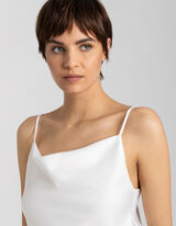 Topp - langev kaelus - valge