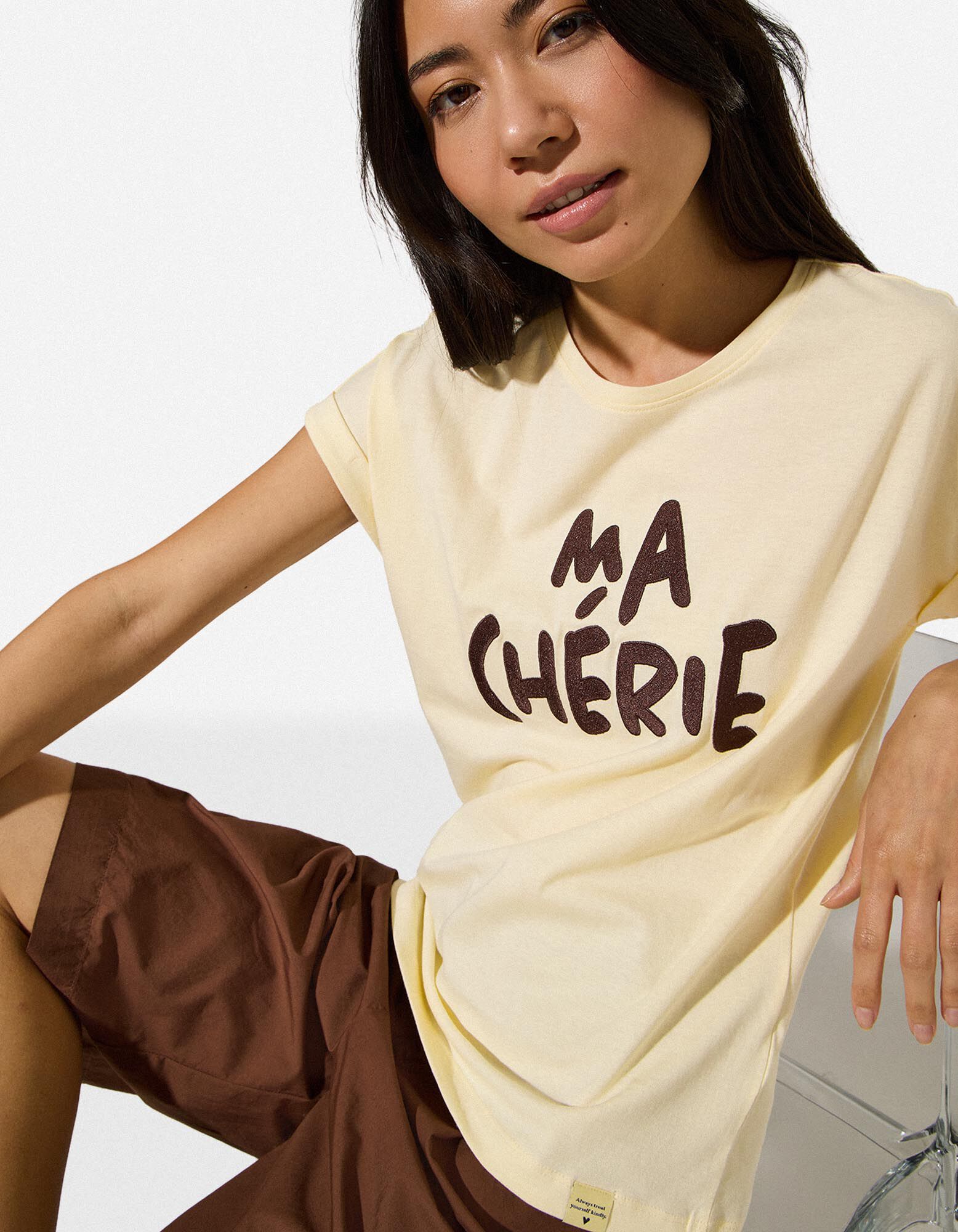 T-Shirt - Stickerei - Gelb
