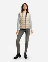 Prešívaná vesta - Kapucňa s tunelovým sťahovaním - bezova