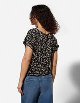 Tričko - Květovan&yacute; vzor - cern&aacute;