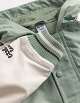 Collegejacke - 3D-Applikation - gr&uuml;n