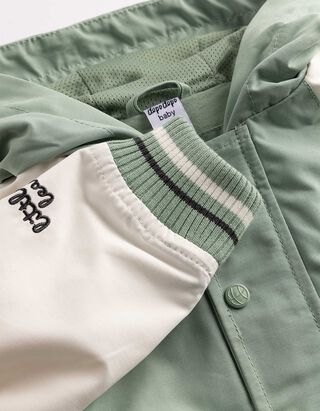 Collegejacke - 3D-Applikation - gr&uuml;n