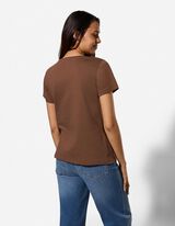 Tričko - Kulat&yacute; v&yacute;střih - hneda