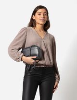 K&eacute;zit&aacute;ska - Bőrhat&aacute;s&uacute; - fekete