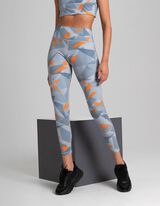 Tamprės - Kvėpuoja - sviesiai pilkas