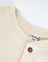 Marškinėliai ilgomis rankovėmis - Henley iškirptė - smelio spalvos