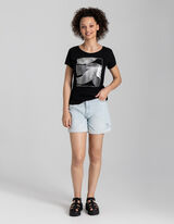 T-s&auml;rk - s&auml;delev motiiv - must