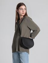 Geantă de umăr - Clapetă cu buton - Negru