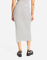 Hossz&uacute; szoknya - Finoman bord&aacute;zott - feher