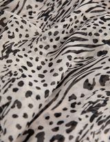 Loop šal - Vzorec po celotnem oblačilu - siva