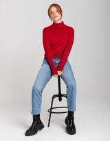 Auk&scaron;tas kaklas - tamsiai raudonas