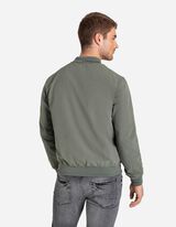 striukė - Nepraleidžia vėjo - sviesiai zalias