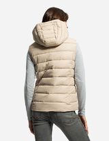 Prešívaná vesta - Kapucňa s tunelovým sťahovaním - bezova