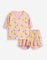 Pyjama Set aus Shirt und Shorts - Allover-Muster - lila