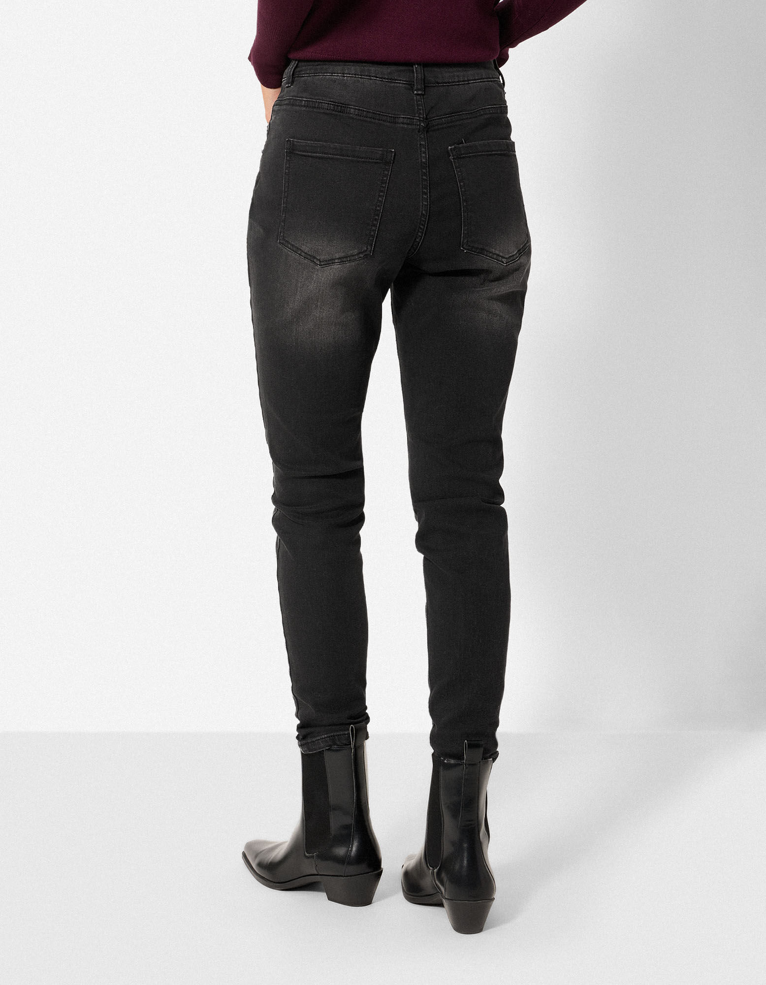 Dž&iacute;nsy - Skinny Fit - Čierna
