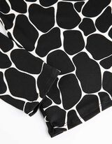 bluzka koszulowa - dekolt w serek - czarny