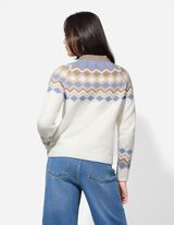 Pleten&yacute; sveter - K&aacute;rovan&yacute; vzor - biely